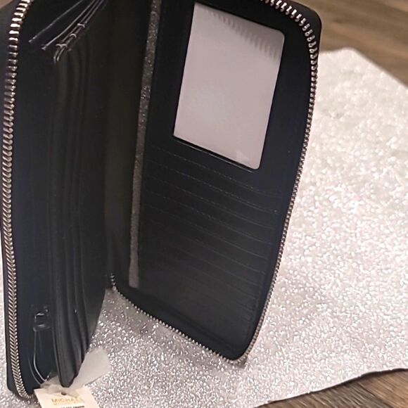 Michael Kors Jet Set Charm Continental Large Wallet- Black/White Stripe - Picture 5 of 16